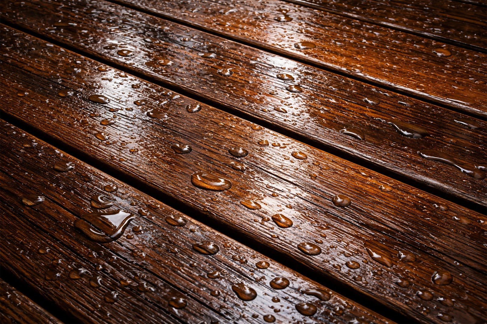 Rain-Wet Glossy Wood Texture Background – Realistic Moist Timber Surface HD Download